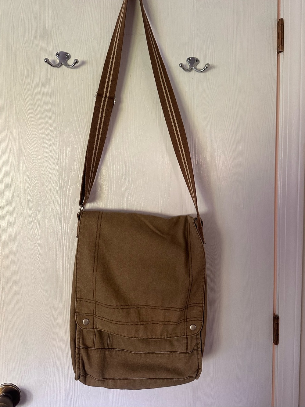 District Threads Canvas Messenger Bag in Olive Green